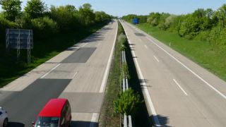 Link to Video | passenger car, May, spring, Ellwangen, private transport, Germany, color, 4K resolution, median strip, Central Europe, autobahn in Germany, high-angle shot, Europe, Southern Germany, 2025, day, Bundesautobahn 7, mobility, Baden-Württemberg