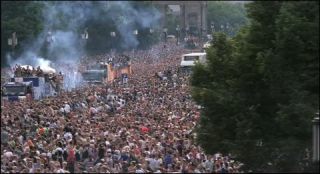 Link to Photo | occurrence, crowd, Love Parade, techno, Germany, screenshot, 1997, 1999, color, 35 mm film, July 12, Straße des 17. Juni, wide shot, Technoparade, 2K resolution, analog camera, capital city, queer, 35 Millimeter, photographic film, Berlin, Party (role-playing games), Berlin Babylon, documentary film