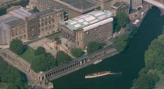 Link to Photo | summer, Museum Island, Alte Nationalgalerie, Mitte, Spree, tour boat, Germany, Mitte, screenshot, color, 35 mm film, museum, high-angle shot, 1990s, historic building, building, 2K resolution, shore, aerial shot, capital city, daytime, tourist attraction, photographic film, Berlin, Berlin Babylon, UNESCO World Heritage Site