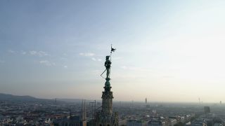 Link to Video | footage, big city, million city, Vienna, Federal State of Austria, metropolis, Rathausmann, Rathausplatz, 4K resolution, 2019, federal capital, Innere Stadt, Western Europe, Central Europe, Vienna, wide shot, Austria, Europe, aerial shot, capital city, rathaus