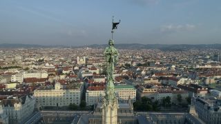 Link to Video | footage, big city, million city, Vienna, Federal State of Austria, metropolis, Rathausmann, Rathausplatz, 4K resolution, 2019, federal capital, Innere Stadt, Western Europe, Central Europe, Vienna, wide shot, Austria, Europe, aerial shot, capital city, rathaus