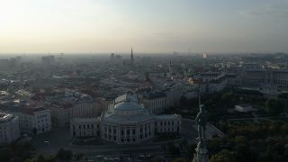 Link to Video | footage, big city, million city, Vienna, Federal State of Austria, metropolis, Rathausmann, Rathausplatz, 4K resolution, 2019, federal capital, Innere Stadt, Western Europe, Central Europe, Vienna, wide shot, Austria, Europe, aerial shot, capital city, rathaus