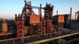 Link to Video | JMW, North Rhine-Westphalia, tourist destination, Ruhr, industrial heritage site, chimney, blast furnace, Germany, amusement park, Duisburg, color, 4K resolution, Meiderich, aerial shot, 2023, Landschaftspark Duisburg-Nord, tourist attraction, evening