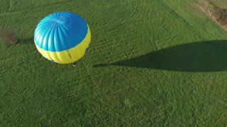 Link to Video | landscape, blue, JMW, North Rhine-Westphalia, Ruhr, hot air balloon, Germany, blue sky, color, 4K resolution, Air-to-air photography, aerial shot, 2023, day, Edeka, wind, yellow