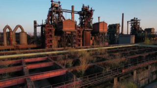 Link to Video | JMW, North Rhine-Westphalia, tourist destination, Ruhr, industrial heritage site, chimney, blast furnace, Germany, amusement park, Duisburg, color, 4K resolution, Meiderich, aerial shot, 2023, Landschaftspark Duisburg-Nord, tourist attraction, evening