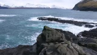 Link zum Video | Landschaft, März, Vulkaninsel, Tourismusziel, Winter, Frühling, Felsen, Farbe, Insel, 4K, 2020, Nordeuropa, Nordatlantik, Färöer, Luftaufnahme, Natur