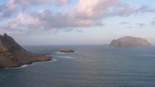 Link zum Video | Landschaft, März, Vulkaninsel, Tourismusziel, Winter, Frühling, Felsen, Farbe, Insel, 4K, 2020, Nordeuropa, Nordatlantik, Färöer, Luftaufnahme, Natur