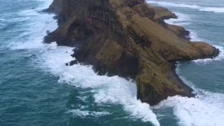 Link zum Video | Landschaft, März, Vulkaninsel, Tourismusziel, Winter, Frühling, Felsen, Farbe, Insel, 4K, 2020, Nordeuropa, Nordatlantik, Färöer, Luftaufnahme, Natur