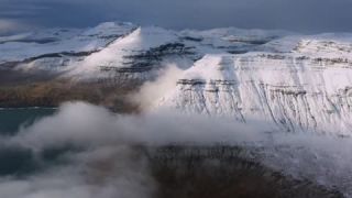 Link zum Video | Landschaft, März, Vulkaninsel, Tourismusziel, Winter, Frühling, Felsen, Farbe, Insel, 4K, 2020, Nordeuropa, Nordatlantik, Färöer, Luftaufnahme, Natur
