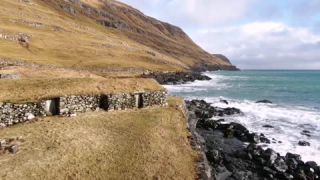 Link zum Video | Landschaft, März, Vulkaninsel, Tourismusziel, Winter, Frühling, Felsen, Farbe, Insel, 4K, 2020, Nordeuropa, Nordatlantik, Färöer, Luftaufnahme, Natur