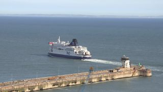 Link zum Video | Schiff, Dover, England, Kent, Großbritannien, Fähre, Ärmelkanal, Lastkraftwagen, Hafen, Fernfahrer, Transport
