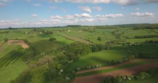 Link to Video | landscape, United Kingdom, rural area, England, color, Cornwall, Great Britain, 4K resolution, 2019, aerial shot, Landskab / Landscape