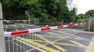 Link to Video | footage, United Kingdom, track, waiting, level crossing, Full High Definition, England, color, Great Britain, 2016, road, rail transport, daytime, boom barrier