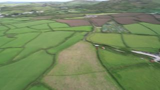 Link to Video | landscape, United Kingdom, rural area, England, color, Cornwall, Great Britain, 4K resolution, 2019, aerial shot, Landskab / Landscape