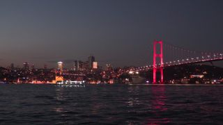 Link zum Video | Footage, Brücke, Tageszeit, Dunkelheit, 2016, Wasser, Bosporus, Istanbul, Bosporus-Brücke, Nacht, Abend, Bauwerk, Blaue Stunde
