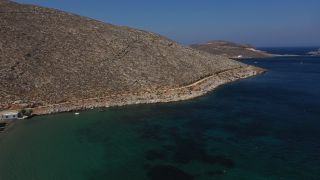 Link zum Video | Footage, Tinos, Farbe, Insel, 4K, Panormos, 2020, Ortschaft, Griechenland, Hafen, Luftaufnahme