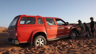 Link to Video | Namibia, motor car, Africa, Isuzu Faster, Full High Definition, 2008, Reifendefekt, pickup truck, color, breakdown, Isuzu, red, sand, vehicle, evening, desert, off-road vehicle