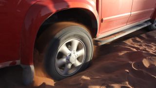 Link to Video | Namibia, motor car, Africa, Isuzu Faster, Full High Definition, 2008, Reifendefekt, pickup truck, color, breakdown, Isuzu, red, sand, vehicle, evening, desert, off-road vehicle