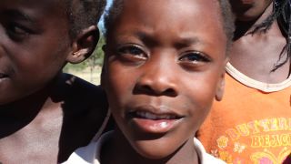 Link zum Video | Namibia, indigenes Volk, Afrika, Full High Definition, 2008, Farbe, Schwarzafrikaner, Kind