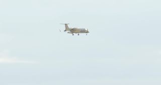 Link to Video | approach, slow motion, airplane, airliner, undercarriage, sky, landing