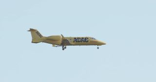 Link to Video | approach, slow motion, airplane, airliner, undercarriage, sky, landing