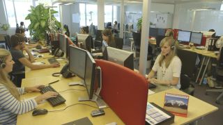 Link to Video | call centre agent, customer service, hotline, communication, businessperson, headset, alertness, Sennheiser, Full High Definition, office, business activity, 2014, color, bank, profession, face, call centre, business, speech, listening, work, service, telephony