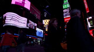 Link zum Video | Times Square, Manhattan, Sommer, Metropole, RED digital pictures, Vereinigte Staaten, Billboard, Nacht, New York City, Rohdatenformat