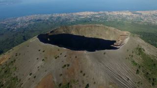 Link to Video | Gulf of Naples, color, 4K resolution, Italy, volcano
