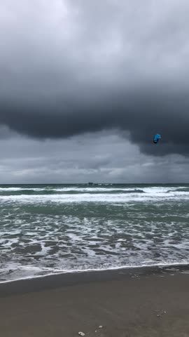 Link to Video | Handyvideo, sea, kitesurfer, leisure, kite surfing, sport, water sport, New Zealand