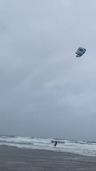 Link to Video | Handyvideo, sea, kitesurfer, leisure, kite surfing, sport, water sport, New Zealand