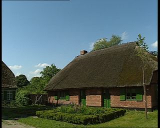 Link to Video | residential building, German Democratic Republic, 1990, color, standard-definition television, Backstein, reed, Rügen, 1990s, house, brick, Baltic Sea, tradition, Betacam SP, roof, thatched roof, eastern Germany