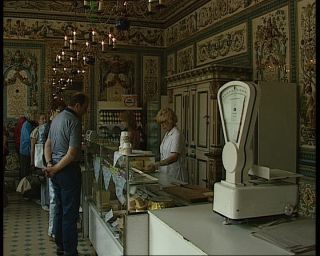 Link to Video | German Democratic Republic, dairy store, Dresden, chandelier, 1990, Pfunds Molkerei, tile, tourist attraction, dairy, Villeroy & Boch, Äussere Neustadt, eastern Germany