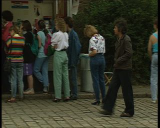 Link to Video | snack bar, take-out, German Democratic Republic, Dresden, 1990, eastern Germany