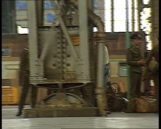 Link to Video | domestic roof construction, Saxony, German Democratic Republic, central station, Leipzig, dead-end station, railway station, train shed, eastern Germany