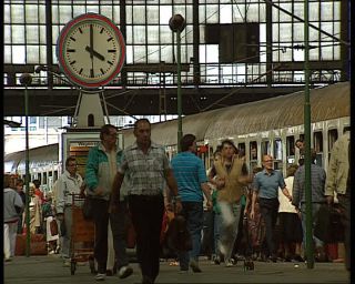 Link to Video | domestic roof construction, Saxony, German Democratic Republic, central station, Leipzig, dead-end station, railway station, train shed, eastern Germany