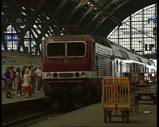 Link to Video | domestic roof construction, Saxony, German Democratic Republic, central station, Leipzig, dead-end station, railway station, train shed, eastern Germany