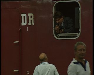 Link to Video | domestic roof construction, Saxony, German Democratic Republic, central station, Leipzig, dead-end station, railway station, train shed, eastern Germany