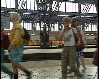 Link to Video | domestic roof construction, Saxony, German Democratic Republic, central station, Leipzig, dead-end station, railway station, train shed, eastern Germany
