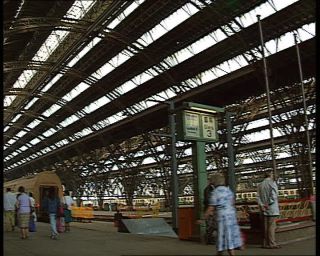 Link to Video | domestic roof construction, Saxony, German Democratic Republic, central station, Leipzig, dead-end station, railway station, train shed, eastern Germany