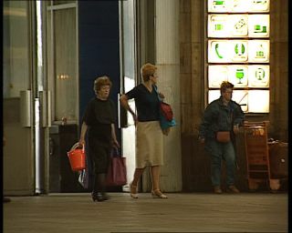 Link to Video | domestic roof construction, Saxony, German Democratic Republic, central station, Leipzig, dead-end station, railway station, train shed, eastern Germany