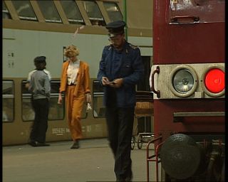 Link to Video | domestic roof construction, Saxony, German Democratic Republic, central station, Leipzig, dead-end station, railway station, train shed, eastern Germany