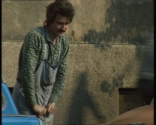 Link to Video | passenger car, Saxony, motor car, German Democratic Republic, 1990, Leipzig, repair, working class quarter, eastern Germany