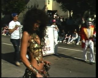 Link to Video | annual event, fun, costume, recurring event, Maskierung, event, social issue, color, 1988, multicolored, United States of America, North America, Doo Dah Parade, disguise, Los Angeles, procession, California