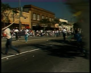 Link to Video | annual event, fun, costume, recurring event, Maskierung, event, social issue, color, 1988, multicolored, United States of America, North America, Doo Dah Parade, disguise, Los Angeles, procession, California