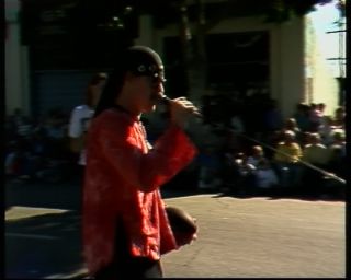 Link to Video | annual event, fun, costume, recurring event, Maskierung, event, social issue, color, 1988, multicolored, United States of America, North America, Doo Dah Parade, disguise, Los Angeles, procession, California