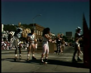 Link to Video | annual event, fun, costume, recurring event, Maskierung, event, social issue, color, 1988, multicolored, United States of America, North America, Doo Dah Parade, disguise, Los Angeles, procession, California