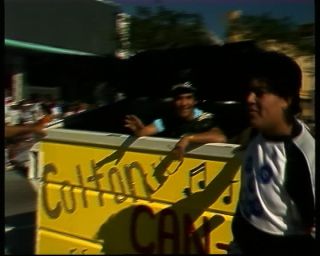 Link to Video | annual event, fun, costume, recurring event, Maskierung, event, social issue, color, 1988, multicolored, United States of America, North America, Doo Dah Parade, disguise, Los Angeles, procession, California