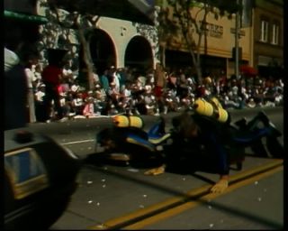 Link to Video | annual event, fun, costume, recurring event, Maskierung, event, social issue, color, 1988, multicolored, United States of America, North America, Doo Dah Parade, disguise, Los Angeles, procession, California