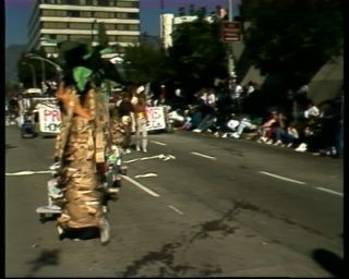 Link to Video | poverty, annual event, fun, homelessness, costume, recurring event, Maskierung, event, social issue, color, 1988, multicolored, United States of America, unemployment, North America, Doo Dah Parade, disguise, Los Angeles, procession, California