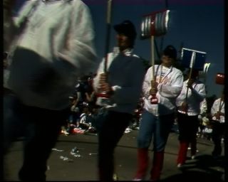 Link to Video | annual event, fun, costume, recurring event, Maskierung, event, social issue, color, 1988, multicolored, United States of America, North America, Doo Dah Parade, disguise, Los Angeles, procession, California